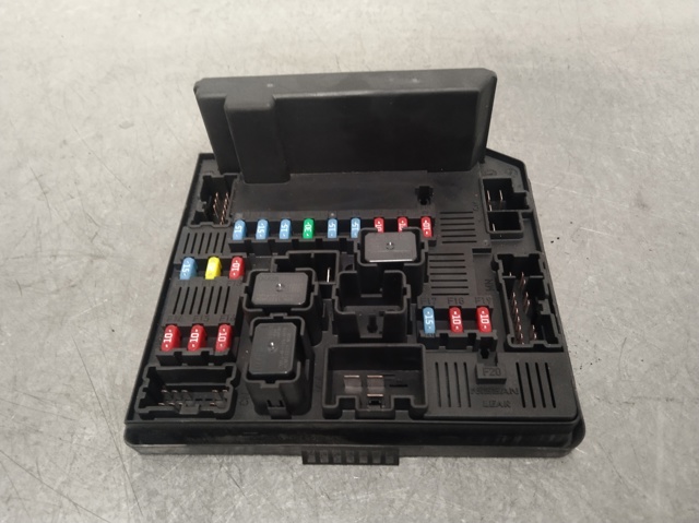 284B7JD00B Caja de fusibles  disponible Málaga