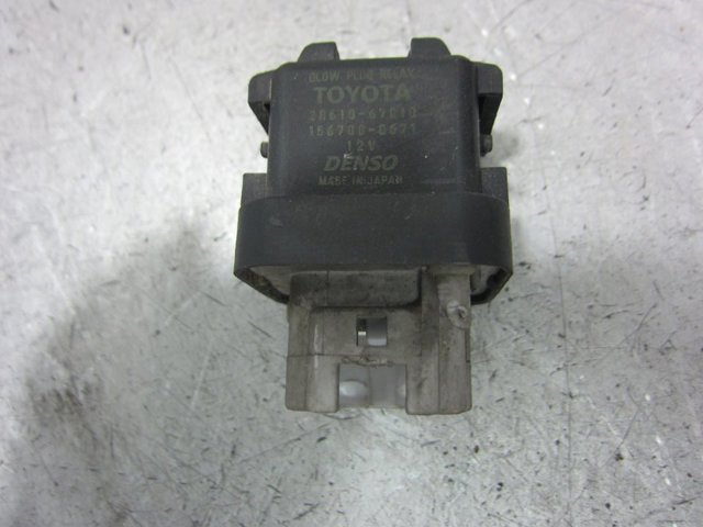 Relé de bujía de precalentamiento 2861067010 Toyota