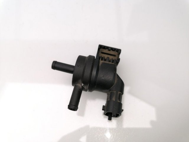 Comprar Válvula de purga de vapores de combustible KIA Sorento III UM a bajo precio