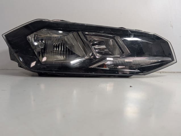 Faro delantero derecho Volkswagen Polo VI (AW1, BZ1, AE1)