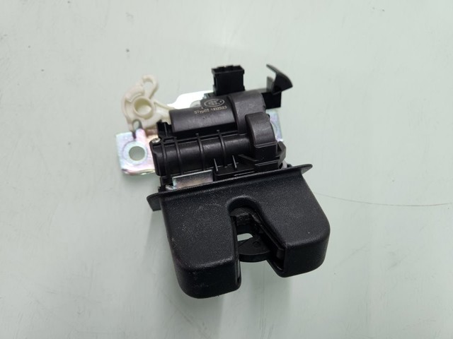 2GA827505A Cerradura de tapa de maletero  disponible Málaga