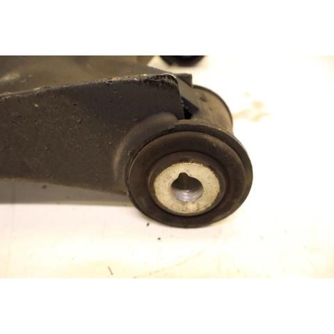 2N0407151J Brazo inferior izquierdo de la suspensión delantera  en stock Granada