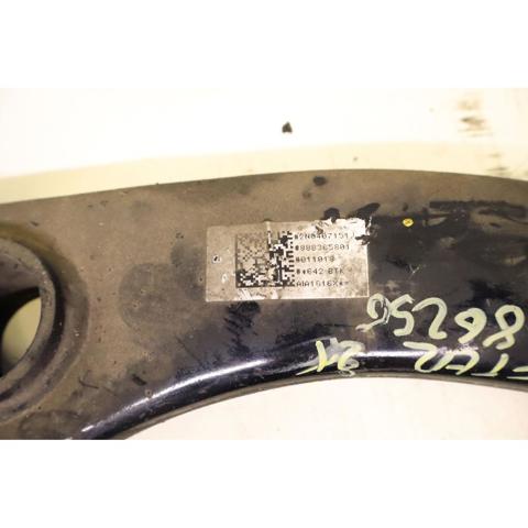 2N0407151J Brazo inferior izquierdo de la suspensión delantera  disponible Málaga