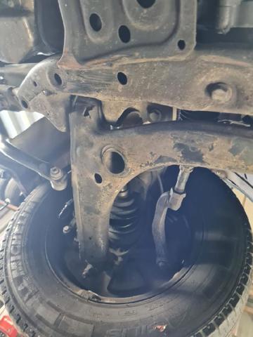 Brazo inferior derecho de la suspensión delantera 2N0407152J VAG