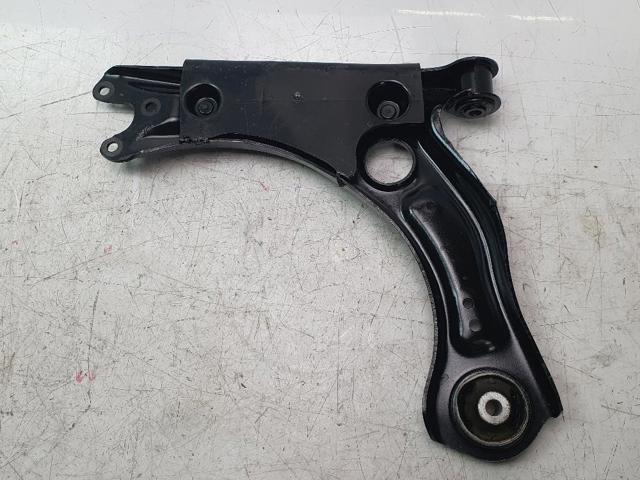 VAG 2Q0407152D Brazo inferior derecho de la suspensión delantera  comprar en Ponferrada