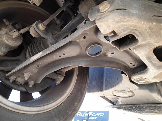 VAG 2Q0407152D Brazo inferior derecho de la suspensión delantera  comprar en Murcia
