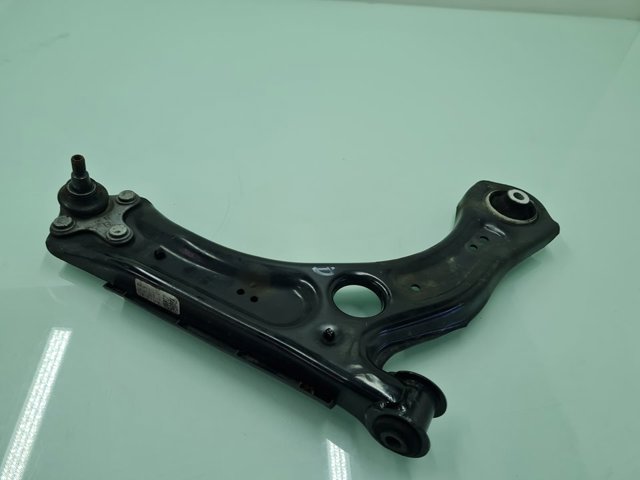 2Q0407152D Brazo inferior derecho de la suspensión delantera comprar Almería