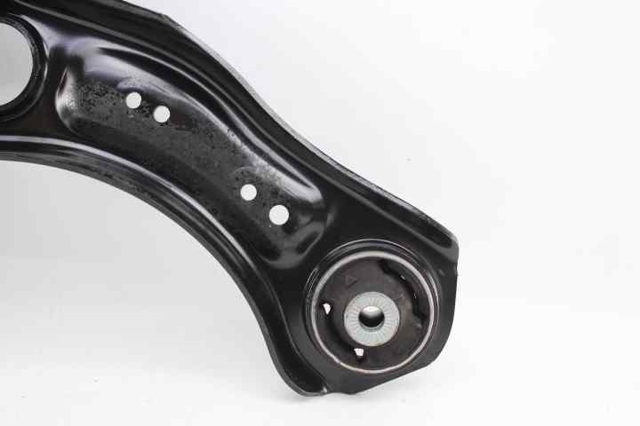 2Q0407152E Brazo inferior derecho de la suspensión delantera comprar Sevilla
