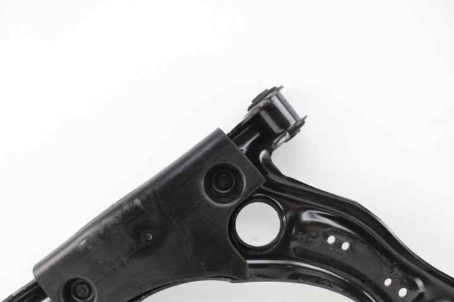 VAG 2Q0407152E Brazo inferior derecho de la suspensión delantera comprar Barcelona