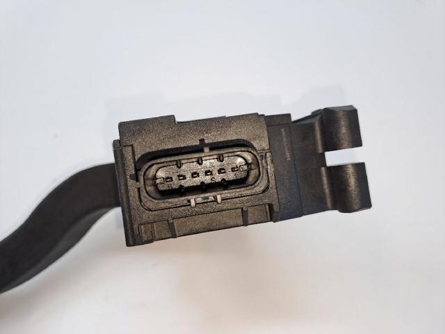 2Q1723503 Pedal del acelerador  disponible Utrera
