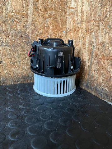2Q1819021 Motor del ventilador del calefactor  disponible Burgos