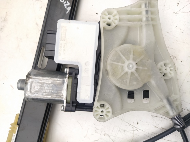 VAG 2Q1959405E Motor del elevalunas de la puerta delantera izquierda  comprar en Murcia