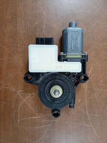 2Q1959882 Motor del elevalunas de la puerta delantera derecha  en stock Granada