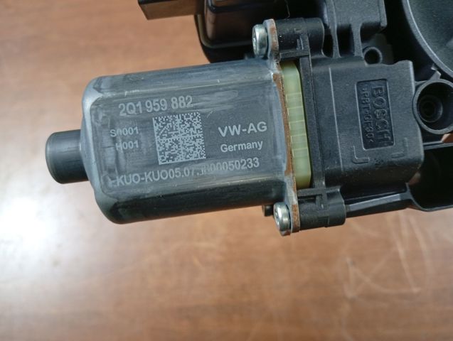 2Q1959882 VAG Motor del elevalunas de la puerta delantera derecha  en stock Córdoba