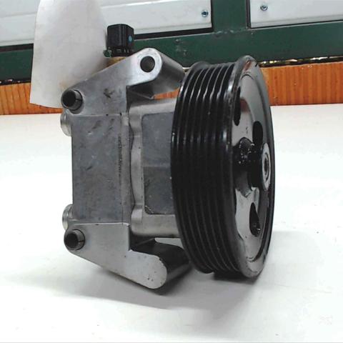2S413A696AA Bomba de dirección asistida  comprar en Reus