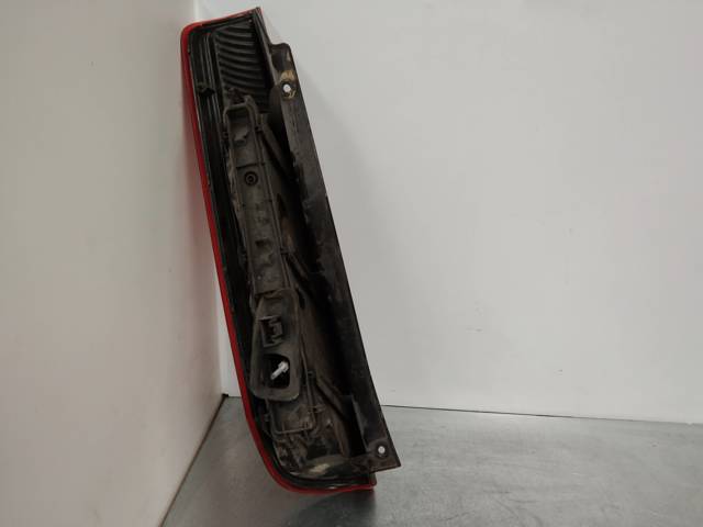 Piloto trasero exterior derecho 2S5113A602B FORD