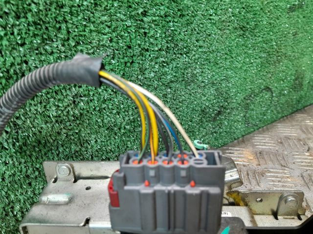 2T1AV21812BG Cerradura de puerta delantera derecha  disponible Utrera