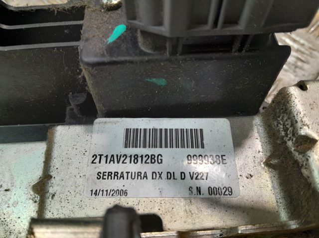 2T1AV21812BG Cerradura de puerta delantera derecha  comprar en Pontevedra