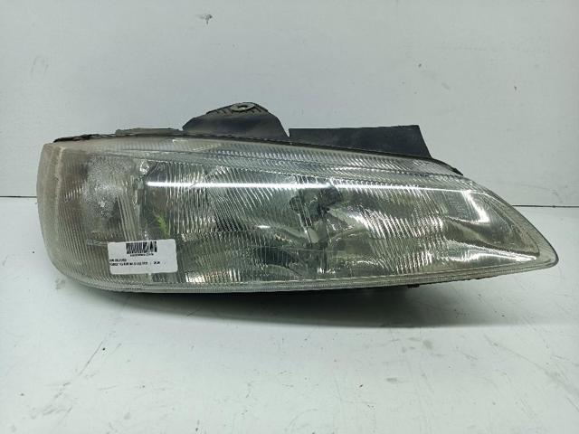 301037022 Faro derecho  disponible Utrera