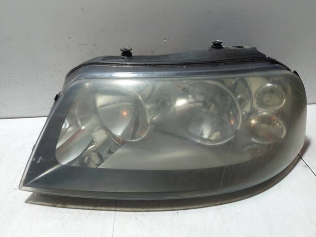 VAG 301182211 Faro izquierdo  en stock Salamanca