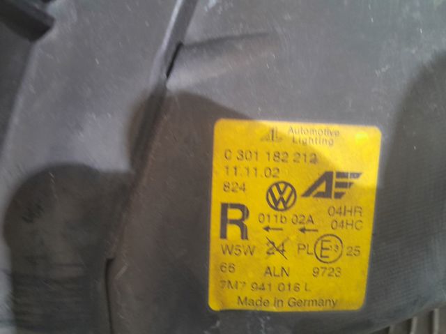 VAG 301182212 Faro derecho  disponible Valladolid
