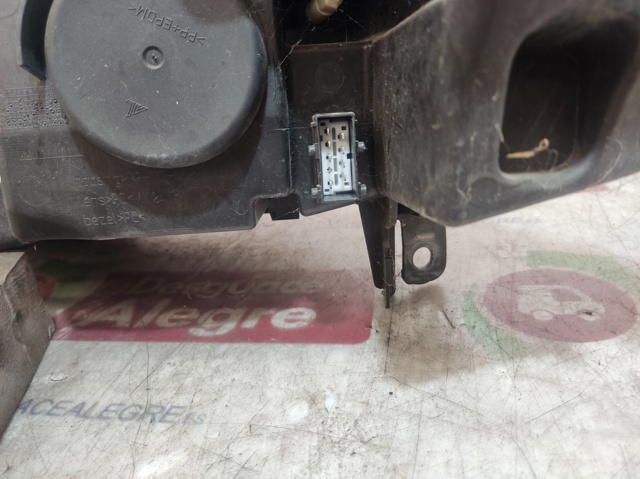 301213204 Faro derecho  en stock Sabadell