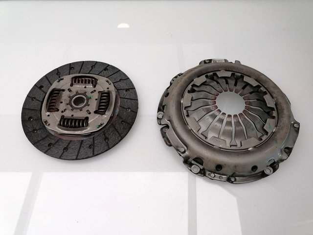 302053302R RENAULT Kit de embrague  disponible Alicante