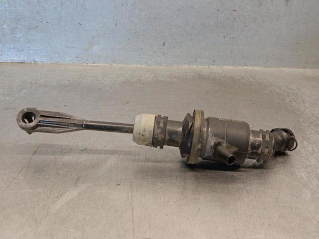 Cilindro maestro de clutch 306104BA0A NISSAN