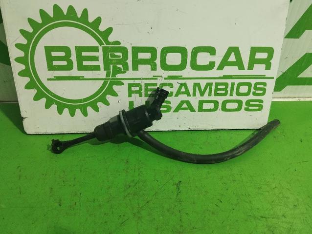 Bomba de embrague 30610AX715 NISSAN