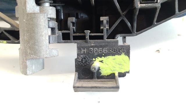 30663866 Soporte de manija exterior de puerta delantera derecha  disponible Málaga