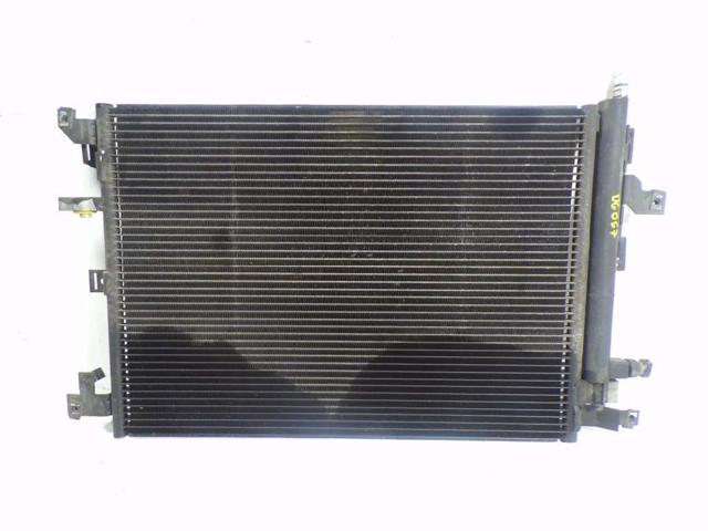 VOLVO 30665563 Condensador de aire acondicionado  disponible España
