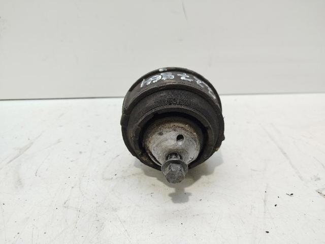 VOLVO 30680751 Soporte de motor delantero  en stock Terrassa