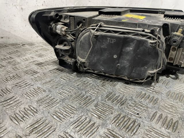 VOLVO 30698885 Faro izquierdo  en stock Terrassa