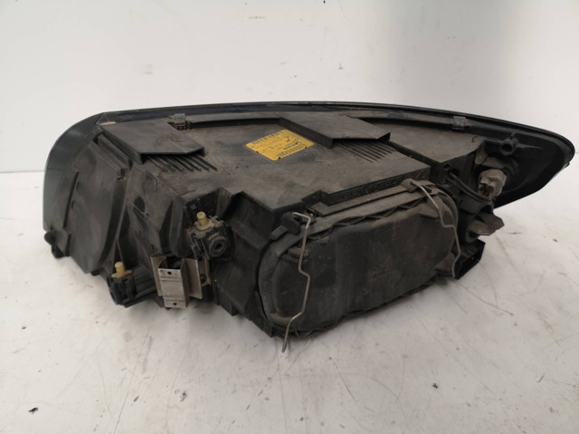 VOLVO 30698886 Faro derecho  en stock Valencia