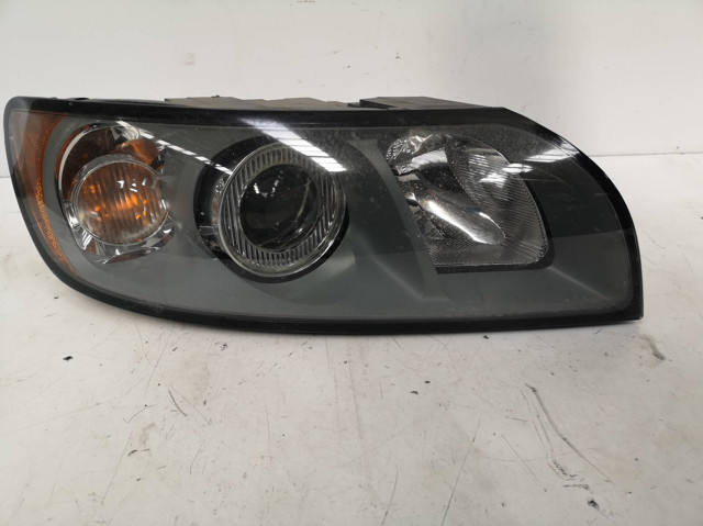 VOLVO 30698886 Faro derecho  en stock Terrassa