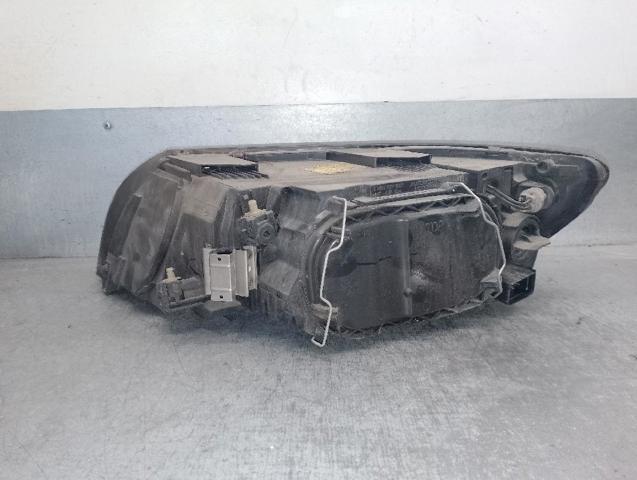 30698886 VOLVO Faro derecho  en stock Huelva