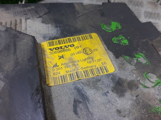 30698886 VOLVO Faro derecho  disponible Ourense