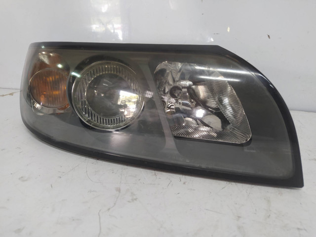 VOLVO 30698886 Faro derecho  en stock Terrassa