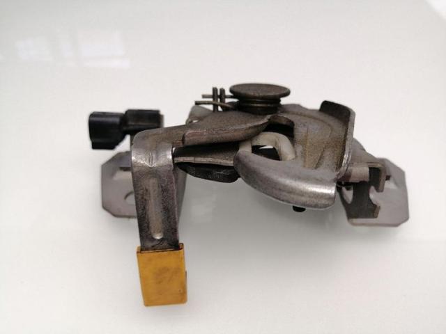 VOLVO 30716530 Cerradura de capó  en stock Salamanca