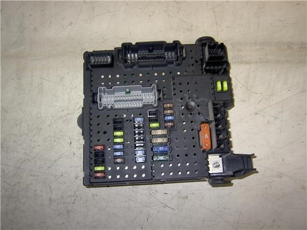 VOLVO 30728512 Caja de fusibles trasera interior  en stock Terrassa