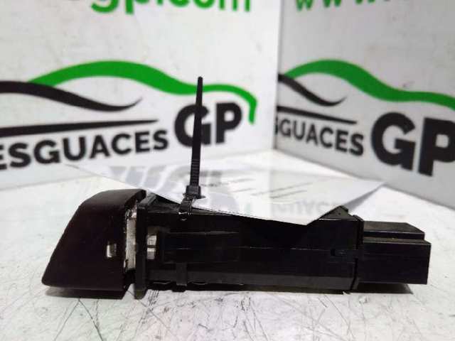 Boton de luz de emergencía Volvo C30  (M)