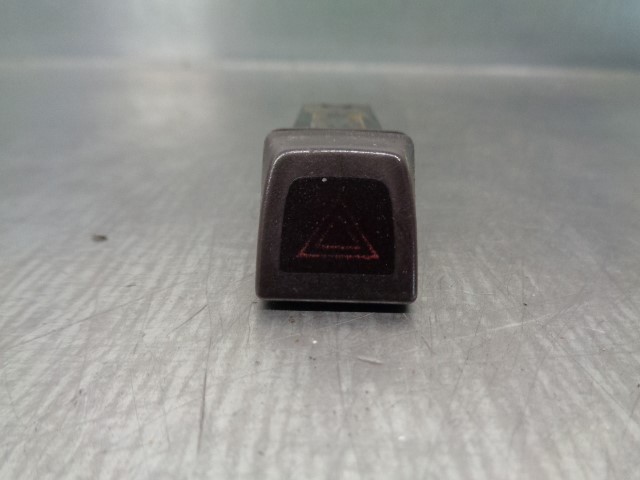30739296 VOLVO Boton de luz de emergencía  en stock Huelva