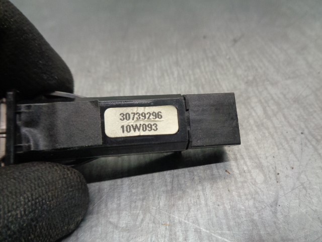 VOLVO 30739296 Boton de luz de emergencía  en stock Terrassa
