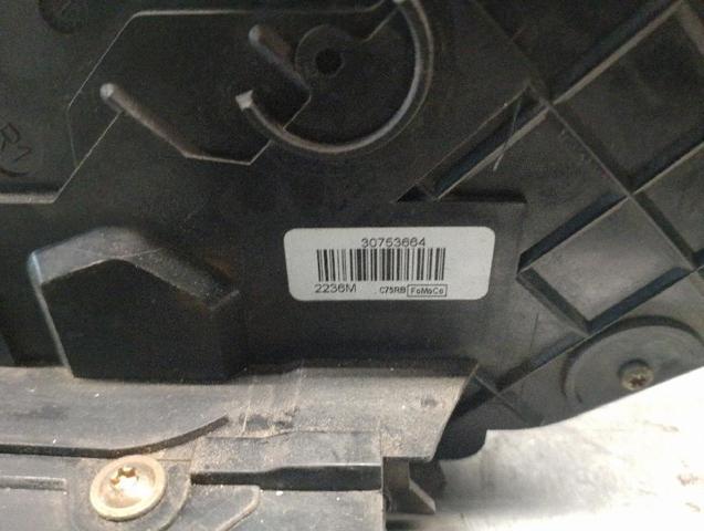 30753664 VOLVO Cerradura de puerta delantera derecha  en stock Córdoba