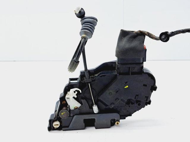 VOLVO 30753668 Cerradura de puerta trasera izquierda  en stock Terrassa