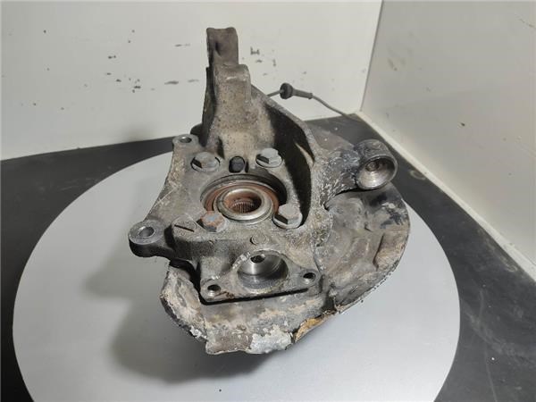 VOLVO 30760715 Mangueta delantera derecha  en stock Salamanca