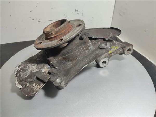 VOLVO 30760715 Mangueta delantera derecha  en stock Salamanca