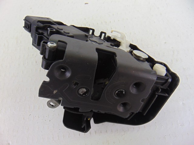 VOLVO 30799316 Cerradura de la puerta trasera derecha  comprar en Murcia