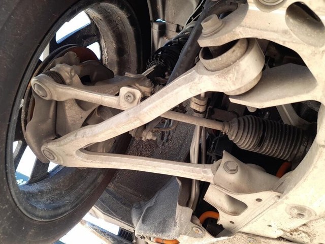 Brazo inferior derecho de la suspensión delantera 31106863740 BMW