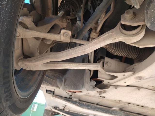 Brazo inferior derecho de la suspensión delantera 31106863740 BMW